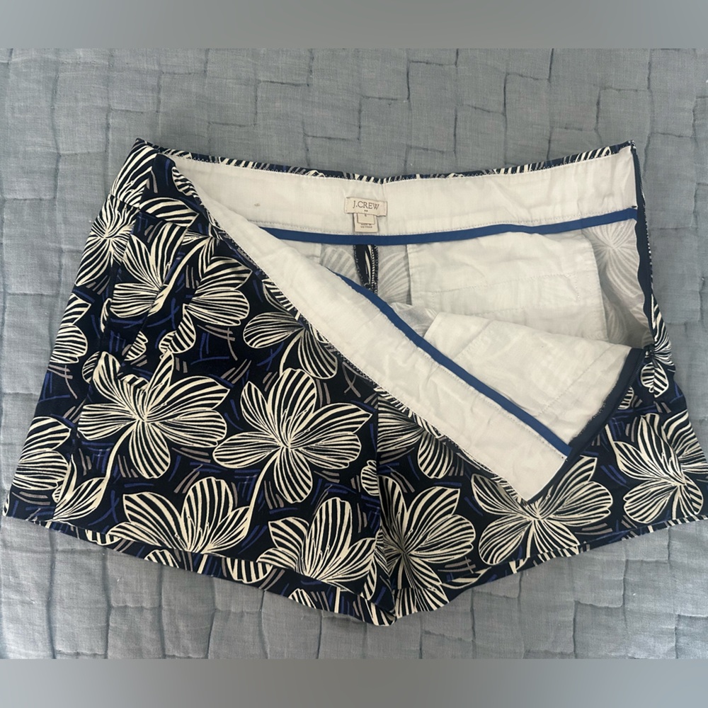 Women’s J. Crew Patterned Shorts | Size 6 - Picture 2 of 6